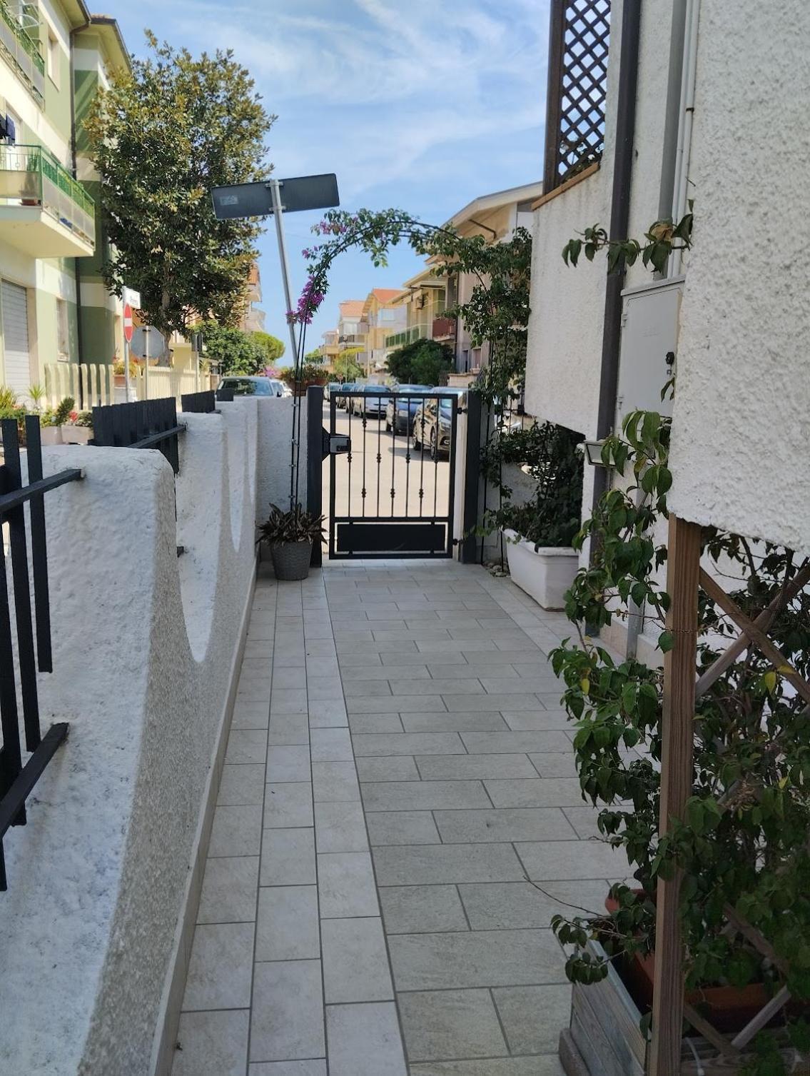 Goccia Azzurra Bed & Breakfast Silvi Marina Dış mekan fotoğraf